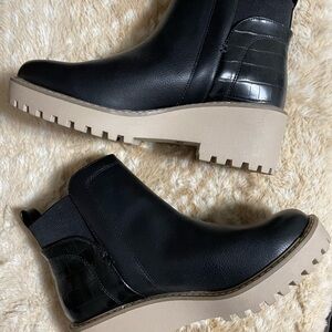 DOLCE VITA Black Ankle Boots with Tan Soles
